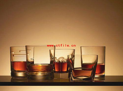 威士忌鉴赏手册.pdf如何品尝、啜饮、欣赏你最喜欢威士忌？